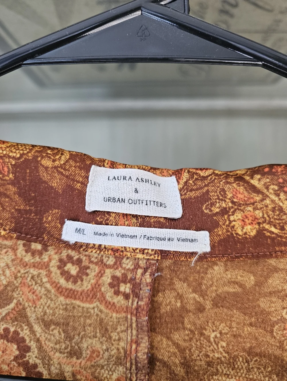 Laura Ashley UO Exclusive Reese Pyjama Top / Silken Blazer Paisley Jacquard - Picture 6 of 15